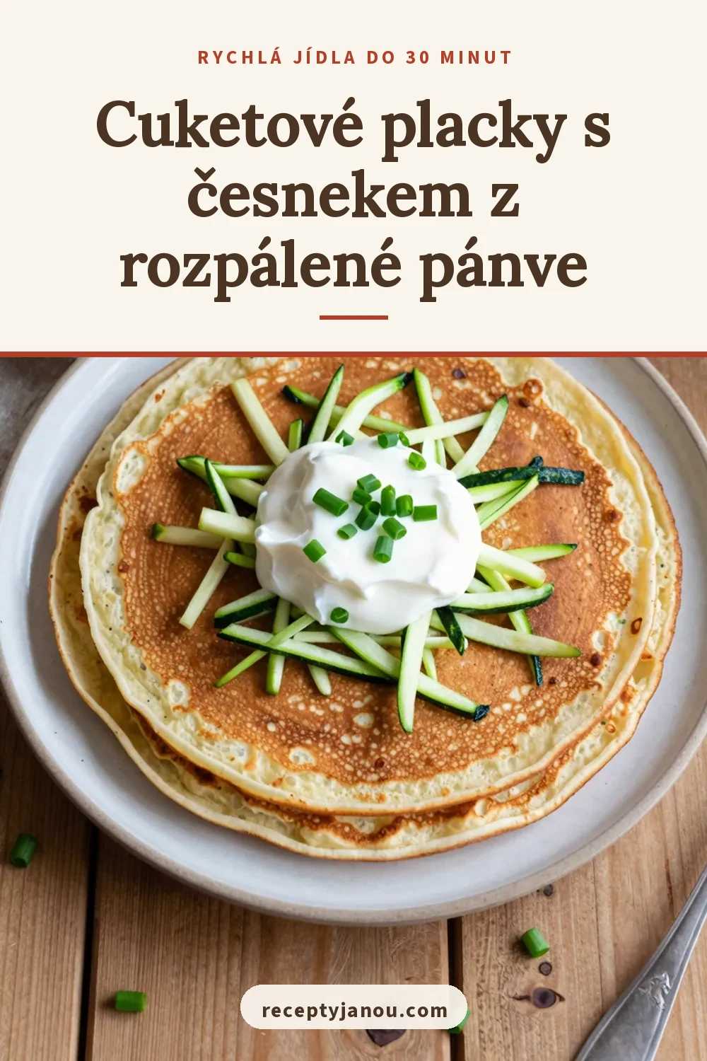 Cuketové placky s česnekem z rozpálené pánve