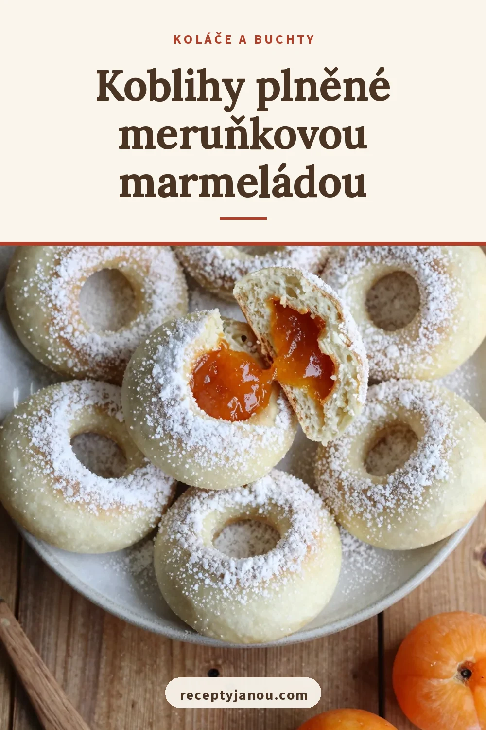 Koblihy plněné meruňkovou marmeládou
