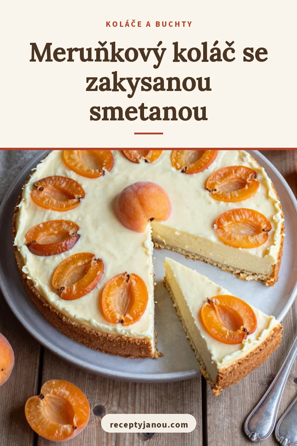 Meruňkový koláč se zakysanou smetanou