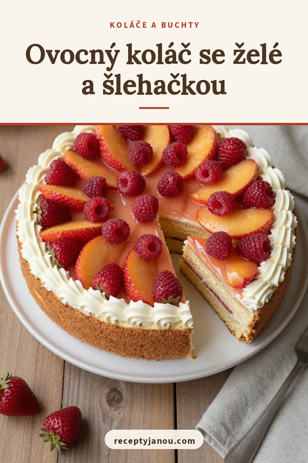 Ovocný koláč se želé a šlehačkou