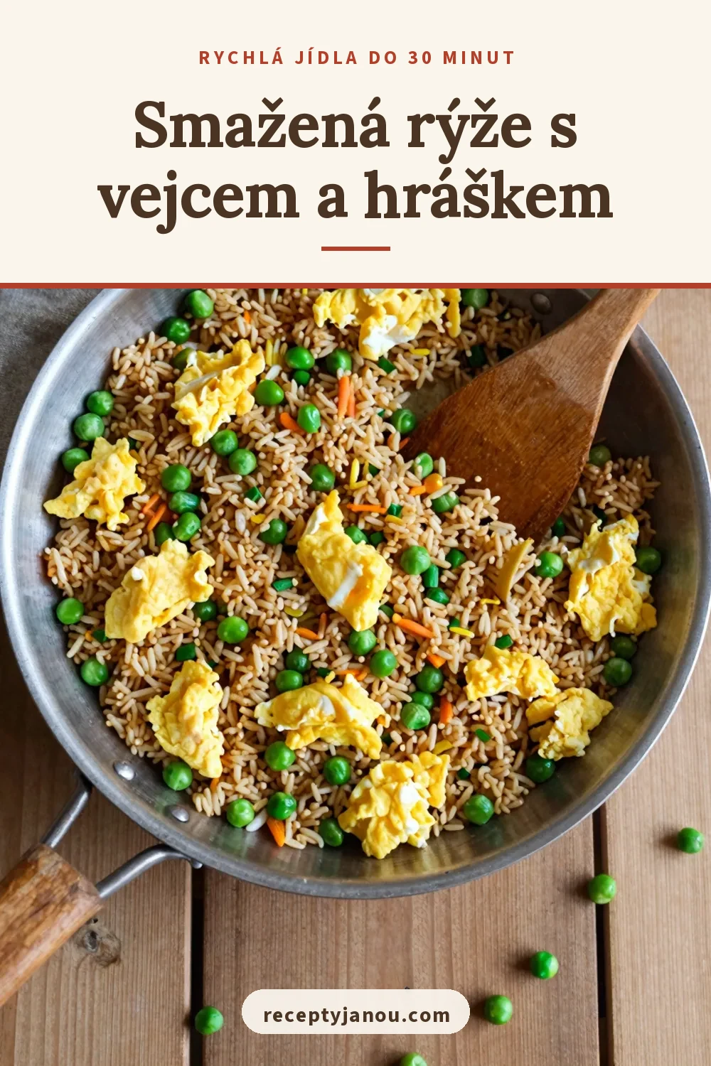 Smažená rýže s vejcem a hráškem