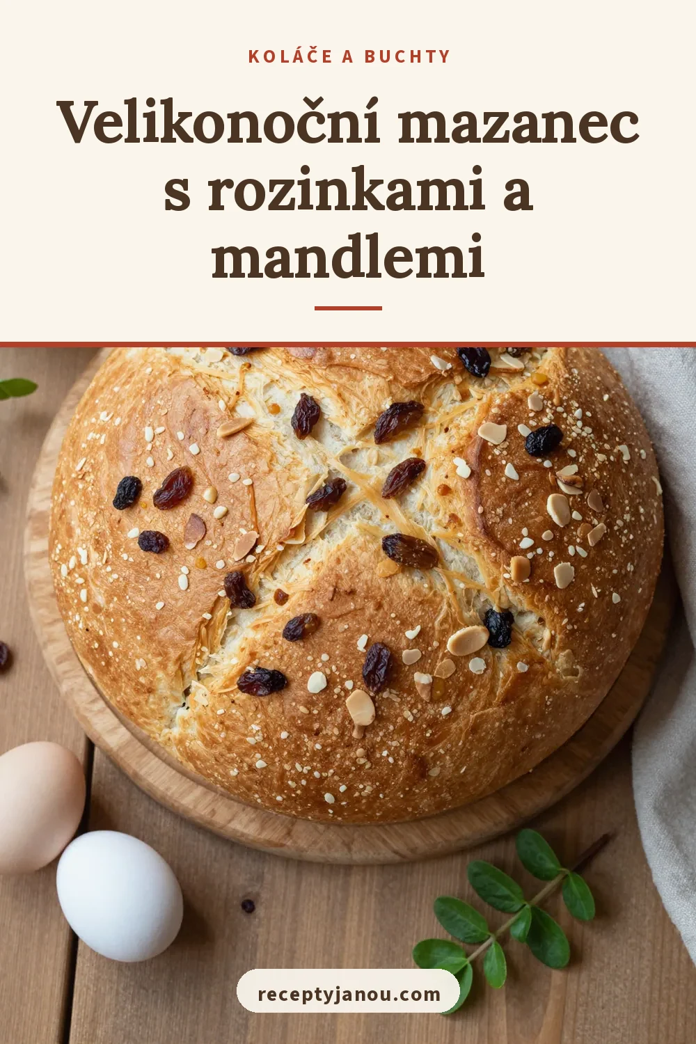 Velikonoční mazanec s rozinkami a mandlemi